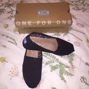 Black/Black TOMS